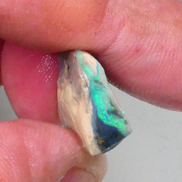 Green dominant fires on this Black/Dark Seam opal rough 10.15cts Lightning Ridge Material to cut 21x15x5mm Lot B4-A742