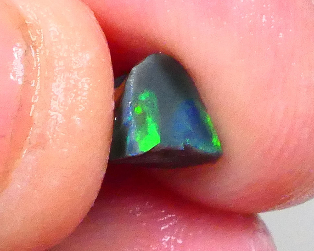 Gorgeous Broad zone of Electric Bright Green fires 1.60cts Lightning Ridge rub/rough pointer to finish 8x6x5mm   Lot B4-A736