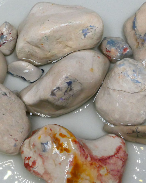 Parcel of Lightning Ridge Opal formation rough 1600cts / 320grams Some bits of colours only not for cutters 57x41x29mm to 19x15x8mm Lot B4-A785