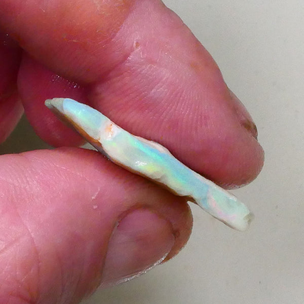 Green & yellows showing in Crystal bar 14.70cts Lighting Ridge Seam opal rough 31x22x4mm Lot B4-A798