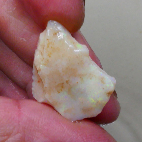 Coober Pedy seam opal rough 9.25cts Yellow dominant fires to chase & cut 25x19x4mm Lot B4-A796