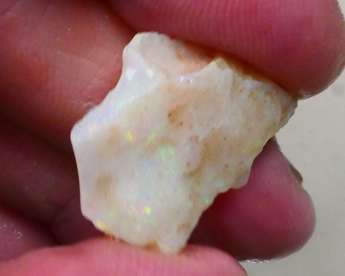 Coober Pedy seam opal rough 9.25cts Yellow dominant fires to chase & cut 25x19x4mm Lot B4-A796