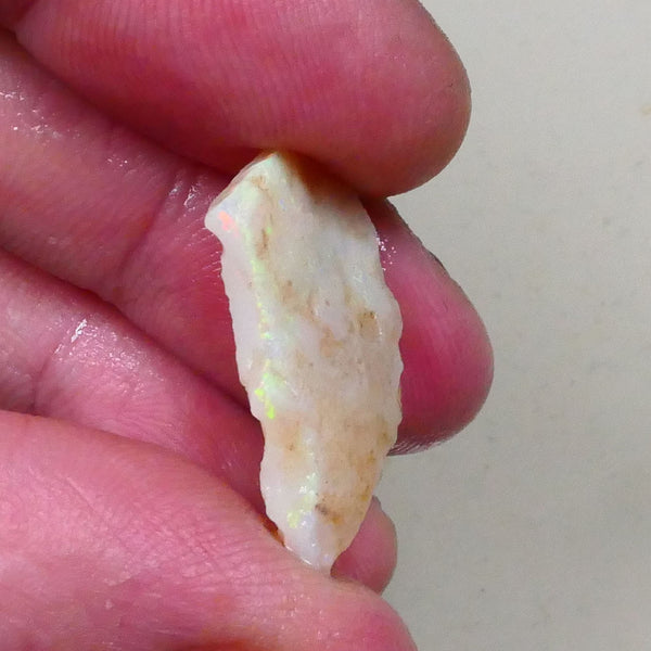 Coober Pedy seam opal rough 9.25cts Yellow dominant fires to chase & cut 25x19x4mm Lot B4-A796