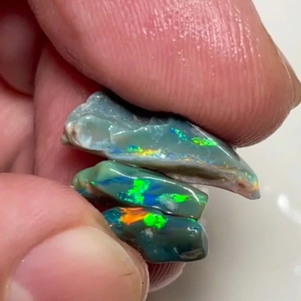 Bid-4.com Bid for Australian opal £1 No Reserve Auction Lightning Ridge 8.45cts 19x8x5 to 10x6x2 mm Lot B4-A825