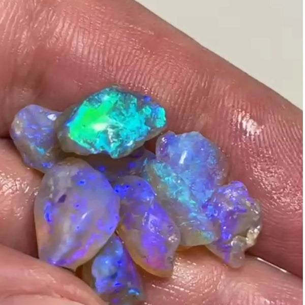 Bid-4.com Bid for Australian opal £1 No Reserve Auction Lightning Ridge 21.75cts 14x10x5 to 10x6x4 mm Lot B4-A823