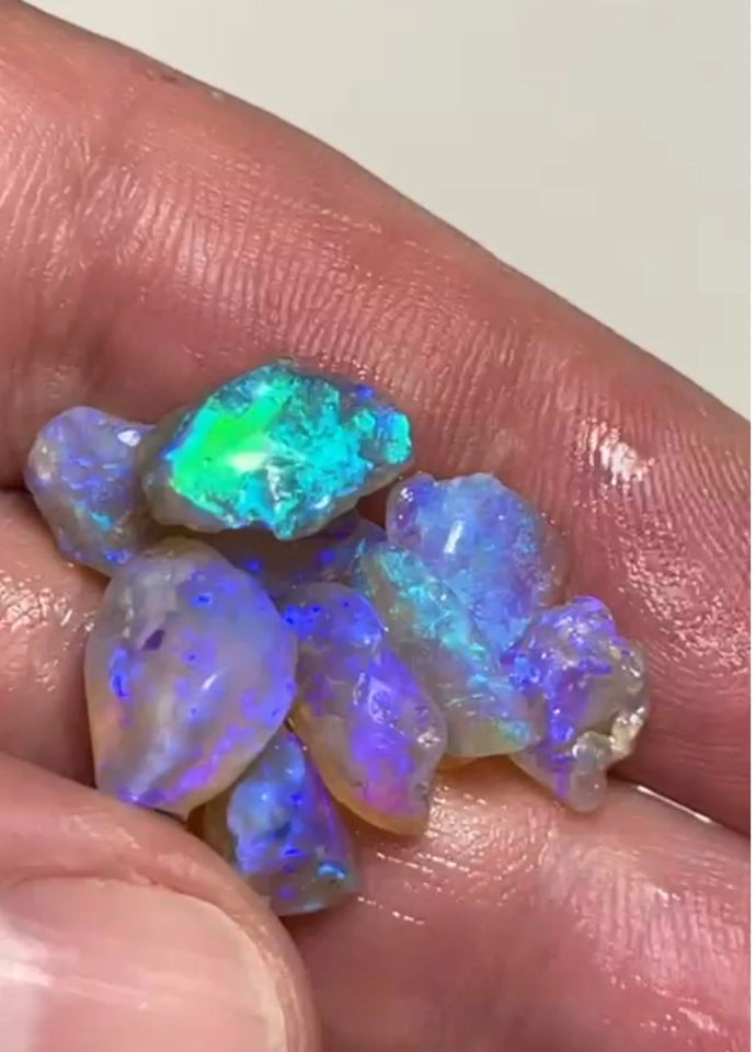 Bid-4.com Bid for Australian opal £1 No Reserve Auction Lightning Ridge 21.75cts 14x10x5 to 10x6x4 mm Lot B4-A823