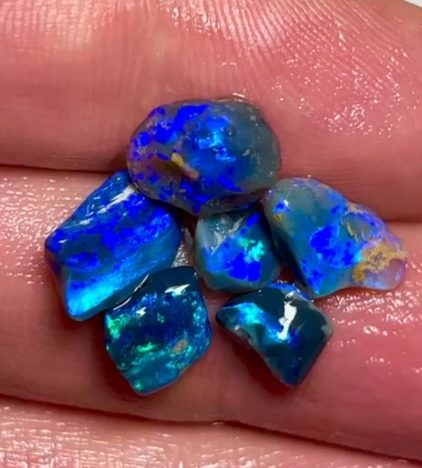 Lightning Ridge 10.75cts  11x7x4 to 8x4x3 mm Bid-4.com Bid for Australian opal raw/rough/rubbed/polished £1 No Reserve Auctions Details to come Lot B4-A871